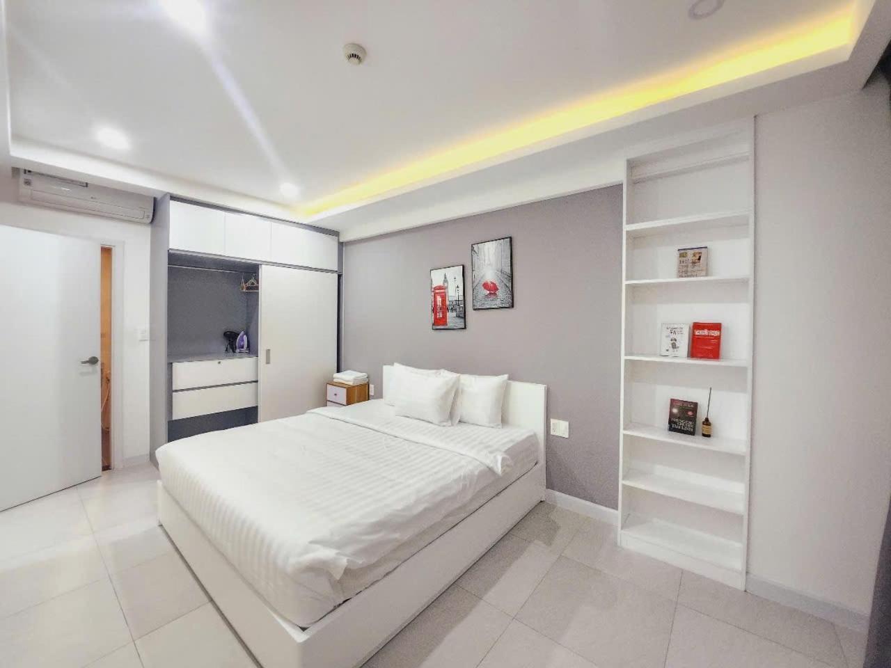 Căn hộ Three Bedrooms In Scenic Valley 2 *